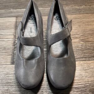 Clarks Women’s Mary Jane Flats in Charcoal Gray